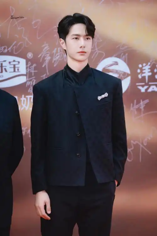 #愚人节站姐团建##决战站姐之巅##赵一博站姐发王一博#