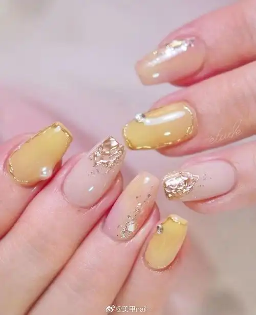 黄色系美甲##春夏流行色