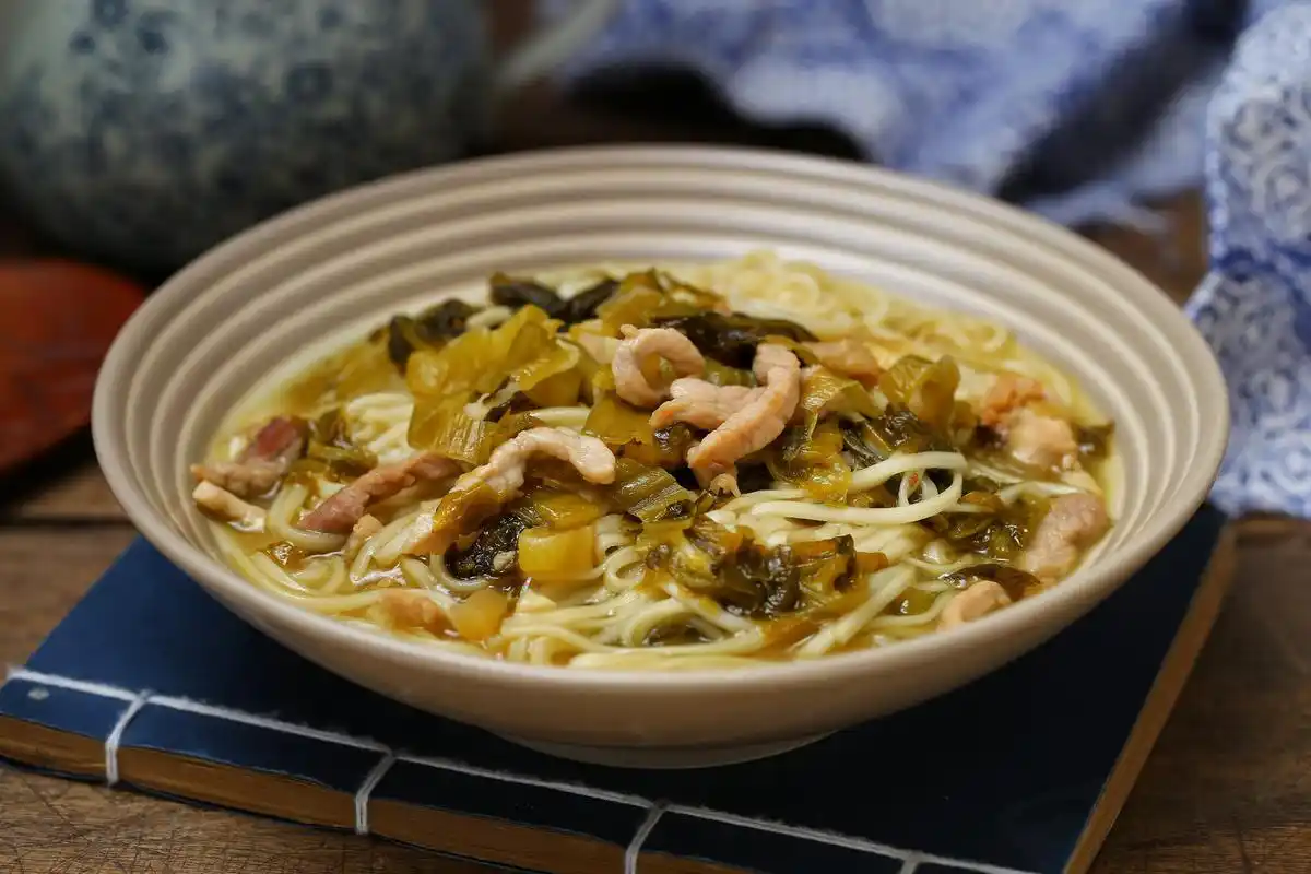 春节长假马上结束今天在家葛优躺简单一碗酸菜面完美解决早饭