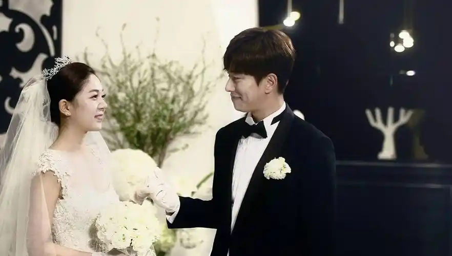 尹贤敏与白珍熙正式宣布分手引发热议,网友:出轨获得的爱情没有福气