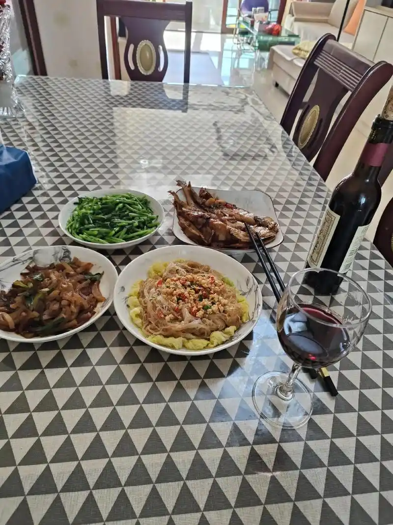 一个人吃饭,吃的不是寂寞,是情调啊!#疫情下的生活 #在家的 - 抖音