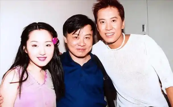 分手26年后,赖文峰出狱后结婚生子,52岁杨钰莹为何还没嫁人?