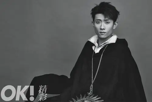 张一山新照曝光时尚感获赞展少年魅力势不可挡