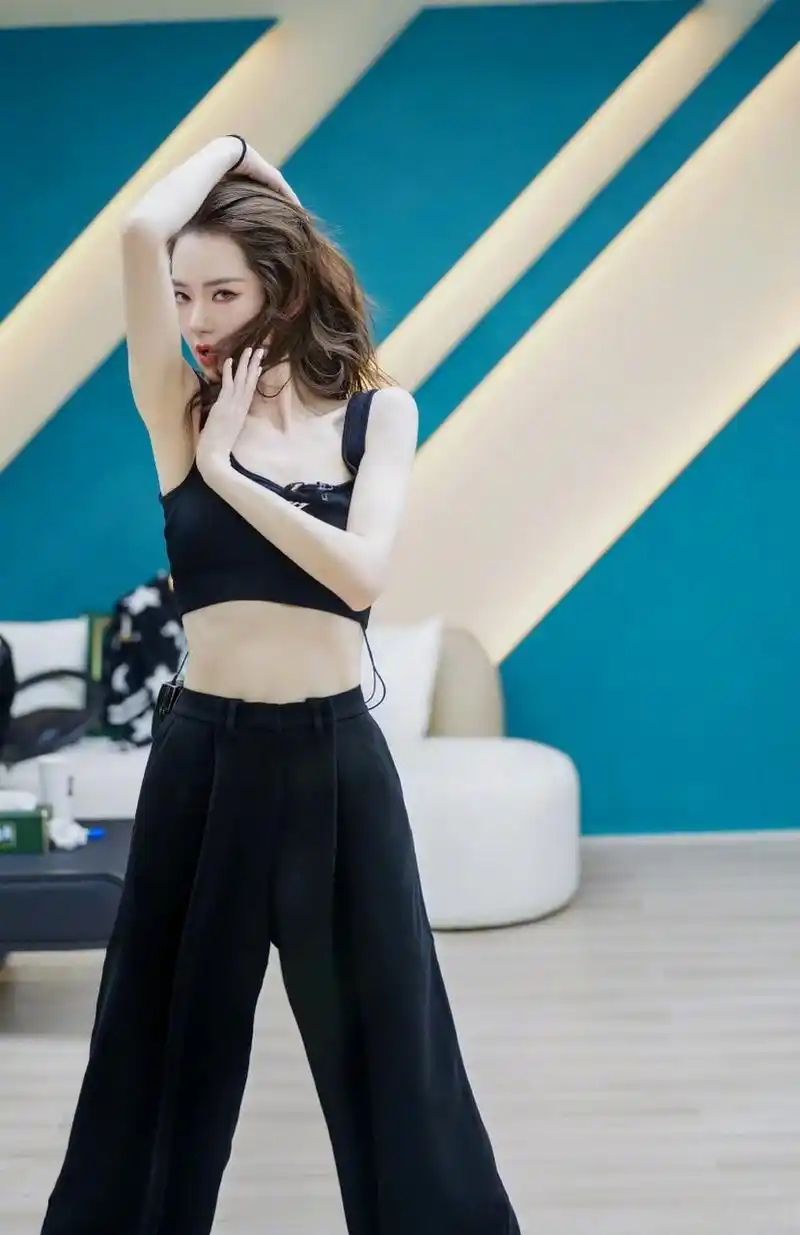 戚薇说李承铉飘了#戚薇体脂才14吗,她瘦是瘦的,但真不像体脂14的样子