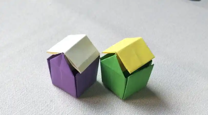 摩丽手作         轻便的折纸垃圾桶,好可爱啊,我都舍不得用来放