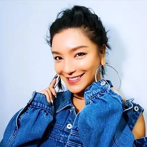 回顾超女冠军江映蓉因整容失败像怪物全身只剩眼珠是自己的