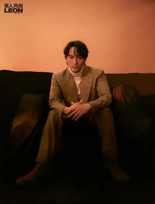 张震登leon男人风尚四月刊封面依旧沉稳帅气