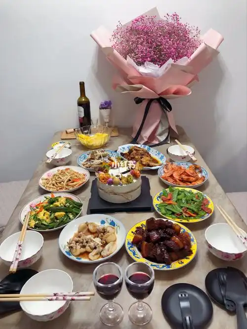 由于疫情还没结束,只能在家里过生日啦