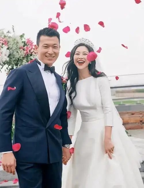 演员朱珠:和富豪谈恋爱,嫁圈外老公幸福美满