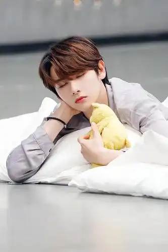 我这几天是装装卸卸的 手机都要不好了 麻了累了 放张小九美图