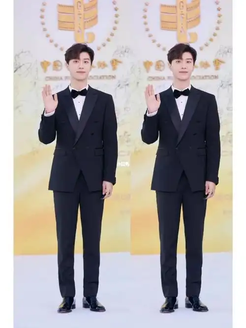 范丞丞身着vatik男士鞋履亮相金鸡奖,彰显简约摩登风范.