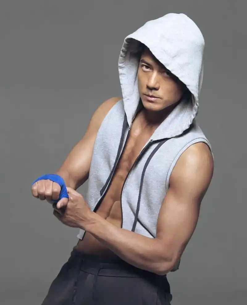 54岁郭富城身材健硕,二十年如一日,光鲜的背后是想不到的自律