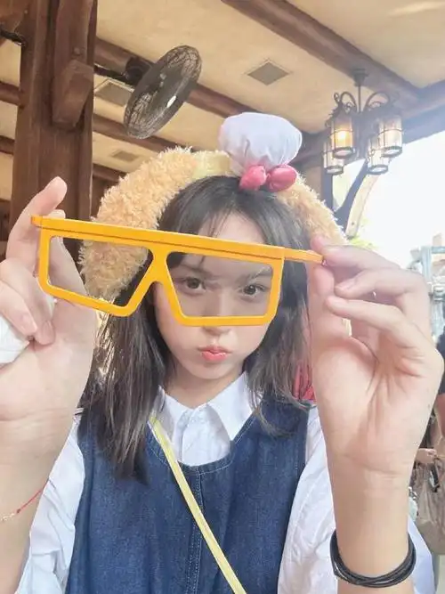 14岁刘楚恬近照出落成文艺美少女侧脸完美有望参演难哄