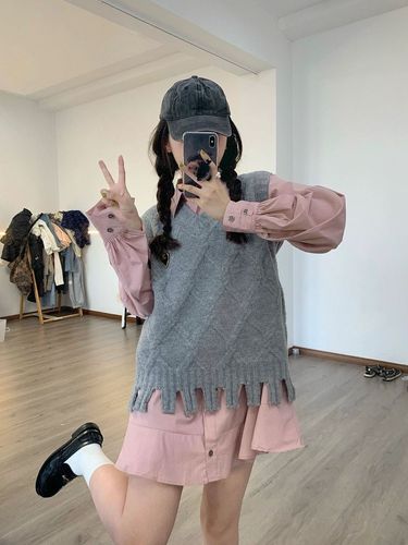 2022秋冬新款两件套盐系穿搭简约灰色v领针织马甲女粉色衬衫连衣