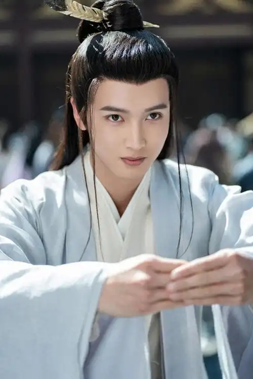 郭虎导演,蒋龙,张凌赫,王玉雯,陈宥维主演的古装玄幻剧《虎鹤妖师录》