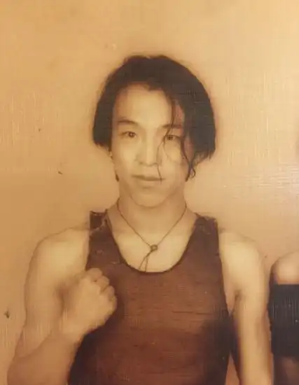 黄渤晒年轻时旧照