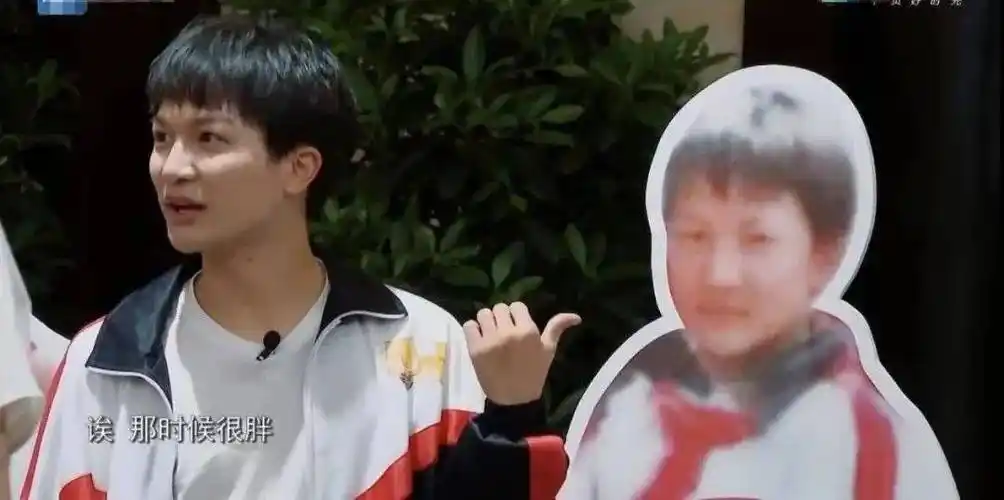 周深曾在乌克兰留学,背过干尸,学过男高音