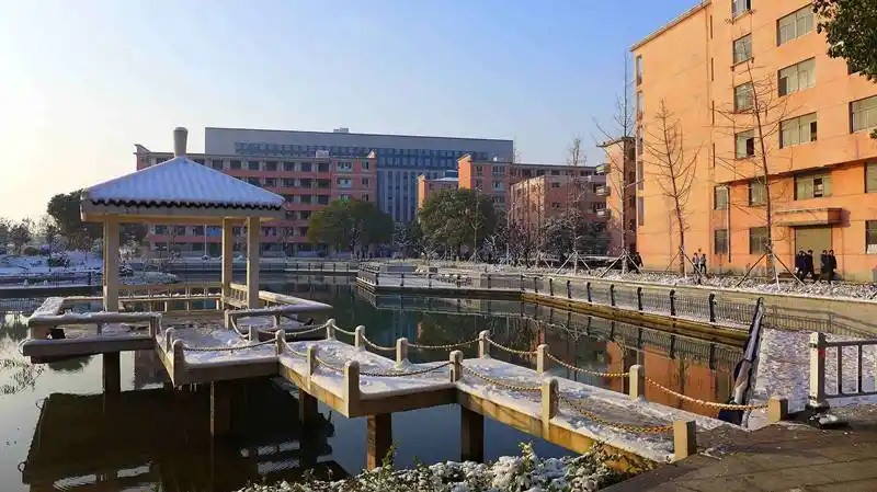 安徽工业经济职业技术学院教学质量怎样?是民办的吗排名第几宿舍