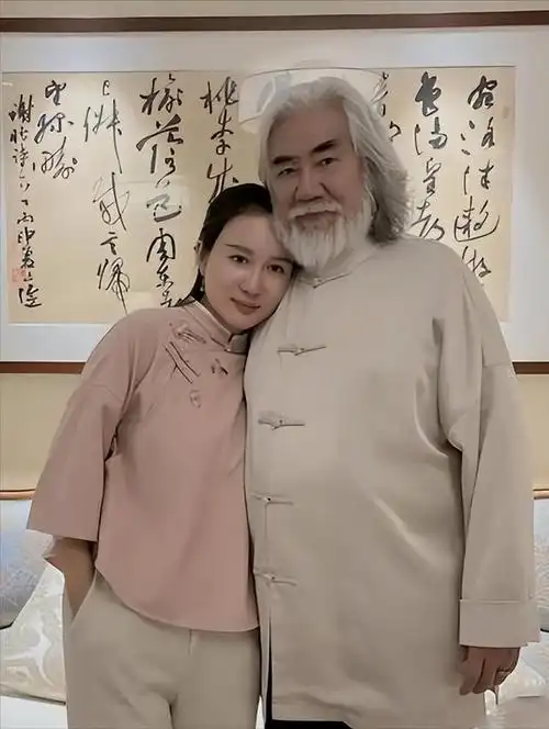 73岁张纪中又要当爸爸了42岁妻子晒出验孕棒及b超单