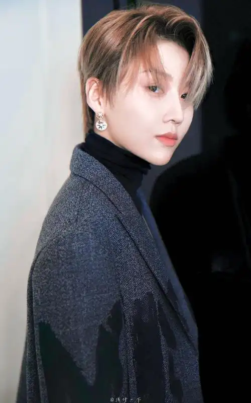 超话果然能捡到好东西,刘雨昕我那又美又帅的小刘姐,啥风格都可以hold