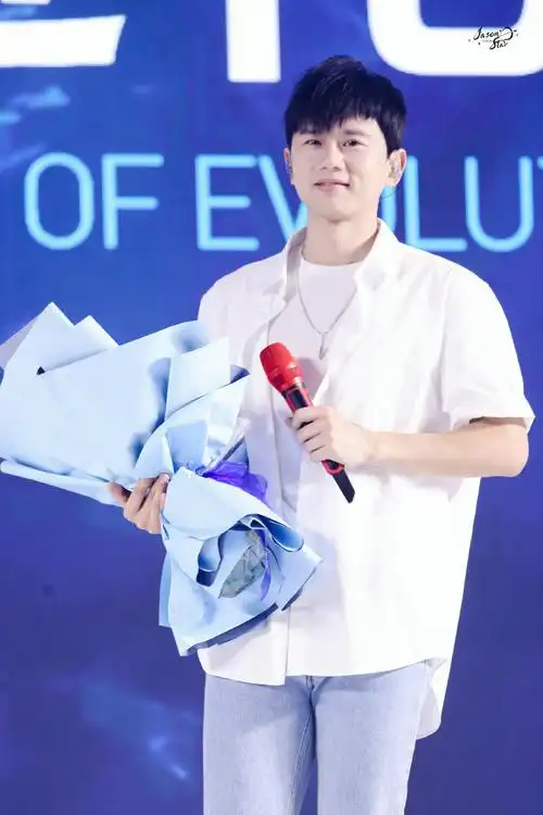 温碧泉代言人张杰