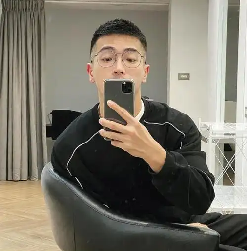 男生短发精神帅气发型(越剪越帅气的男生短发)-2