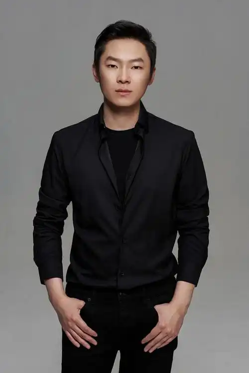 中国好声音冠军梁博现身岚图用户之夜为岚图汽车打call