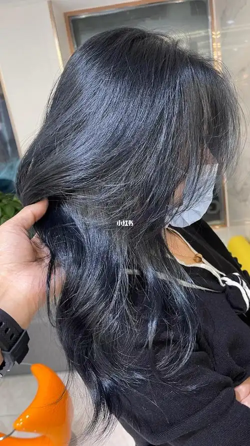 不用漂发的蓝黑色_发色_蓝黑色_漂发_环球港攻略_显白_不用漂的发色
