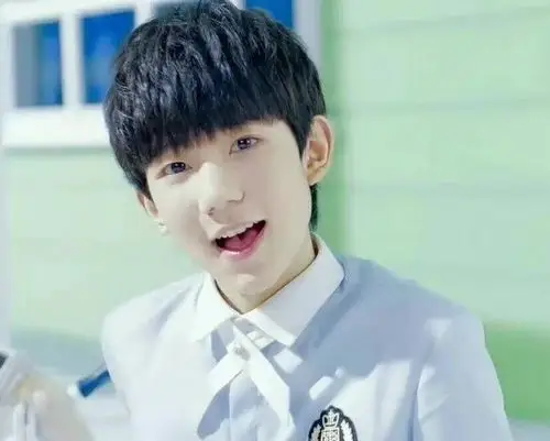 肉嘟嘟的13岁王源,你是不是没有见过!