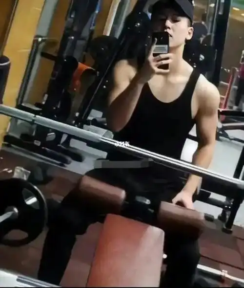 这是张凌赫的腹肌03