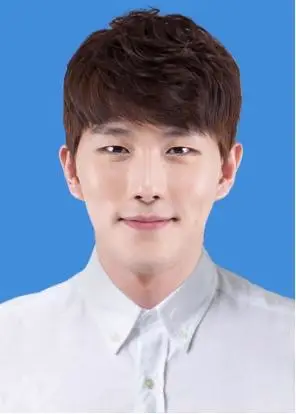 蓝底商务男士艺术形象照一寸照片