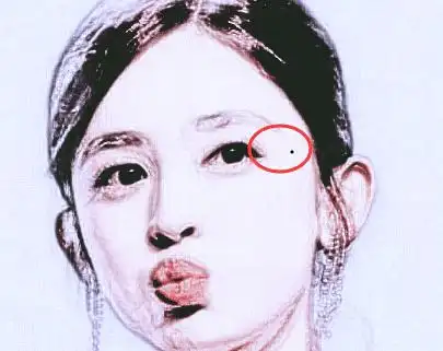 女人脸上4颗克夫痣,婚姻差,自己吃苦,丈夫也受穷!