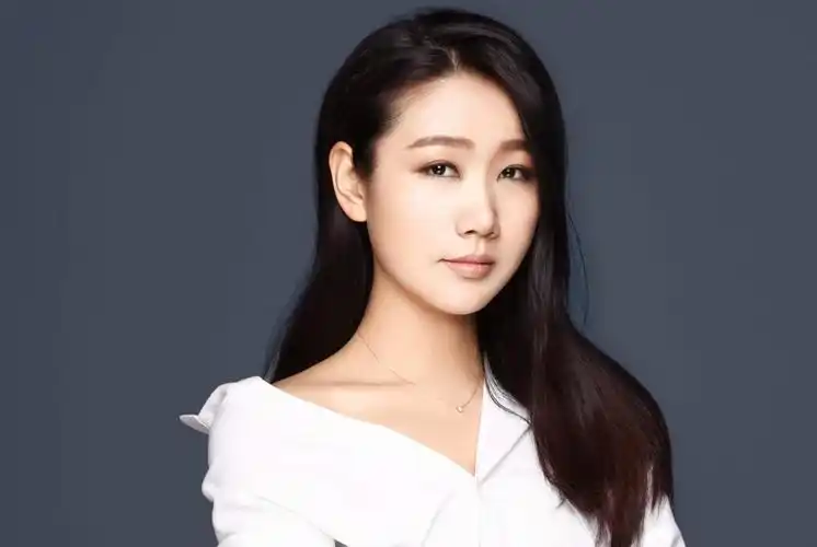 累了的时候听一曲孙露《离别的秋天》,放松一下心情_手机搜狐网