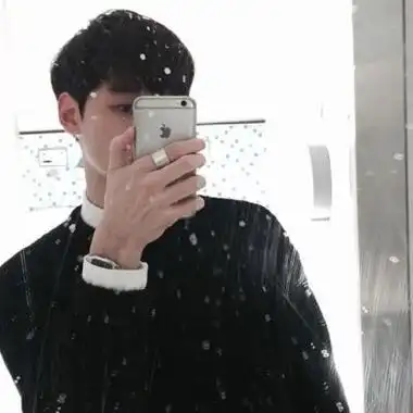 帅气男生图片真实照片组图_八张一模一样的男生照片