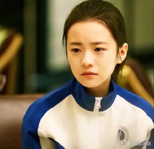 李庚希虽是00后明星,可作品已经不少了,在《小欢喜》扮演了乔英子,在