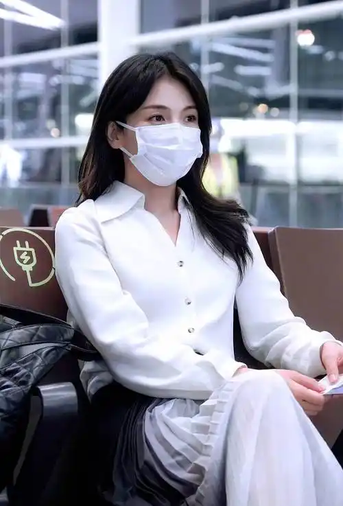 刘涛最新街拍照片2023 刘涛最新穿搭风格解析2023