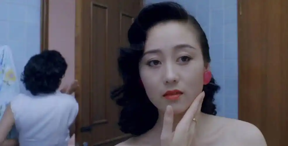 撇开巨乳利智真的美艳动人吗