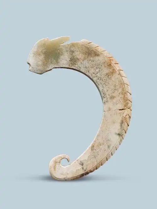 随形施艺以纹写形以影写神商代玉器的雕琢每一件都别有气韵