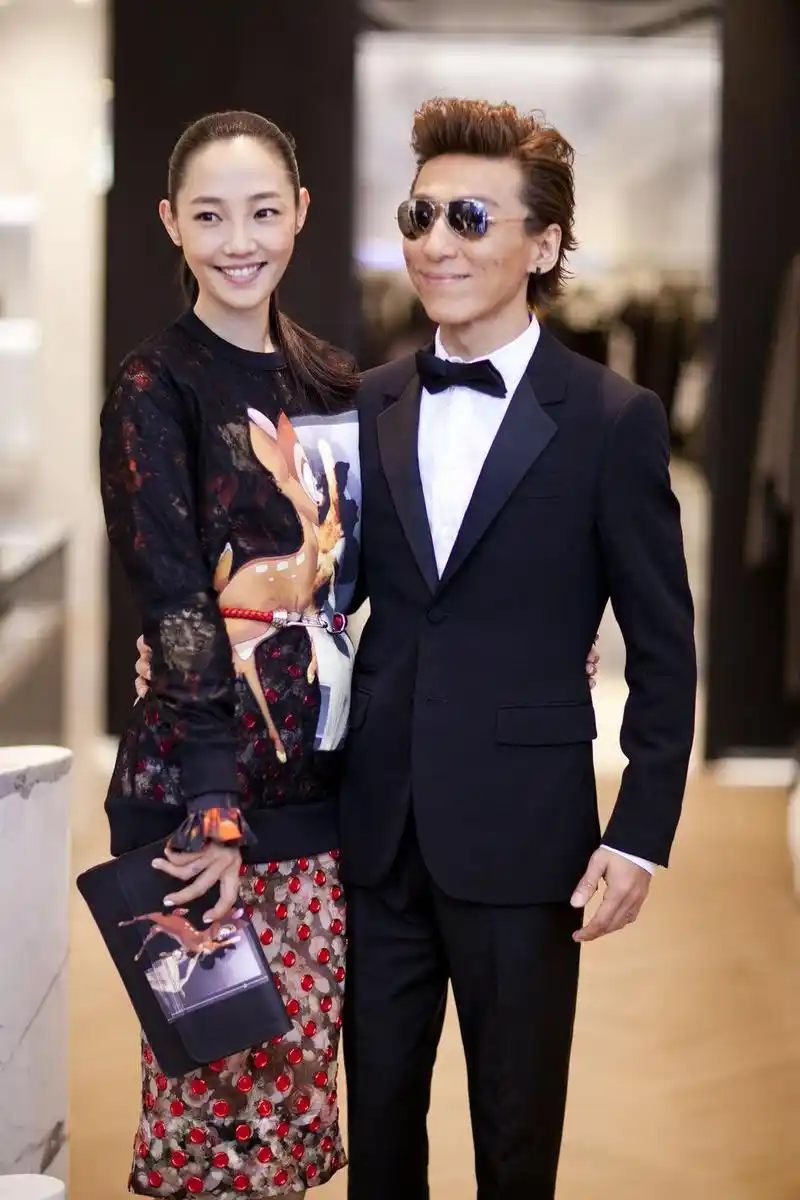 白百何陈羽凡俏皮写真