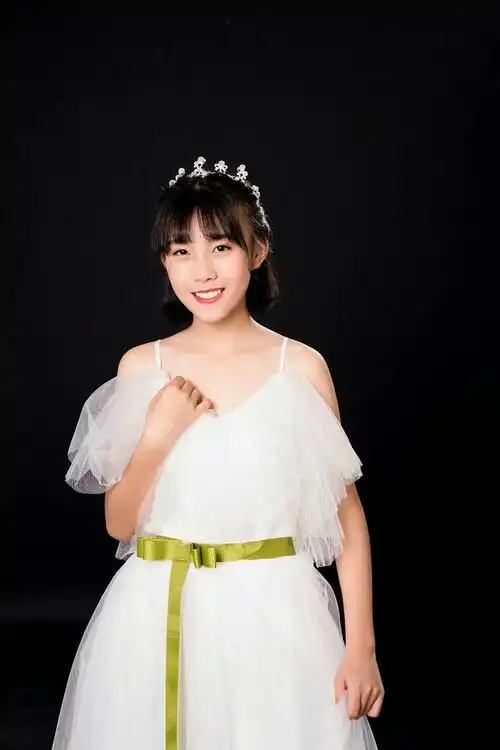 漂亮可爱的冉宝儿14岁了,粑粑麻麻永远爱你u