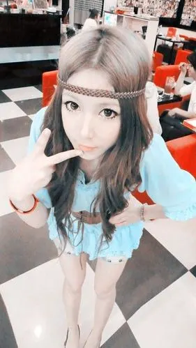 qq透明皮肤大图女生 不喜欢太多喧嚣 - qq空间加油站_www.qqpk.cn