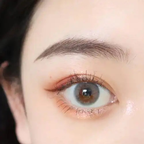 薄荷色眼珠好清冷