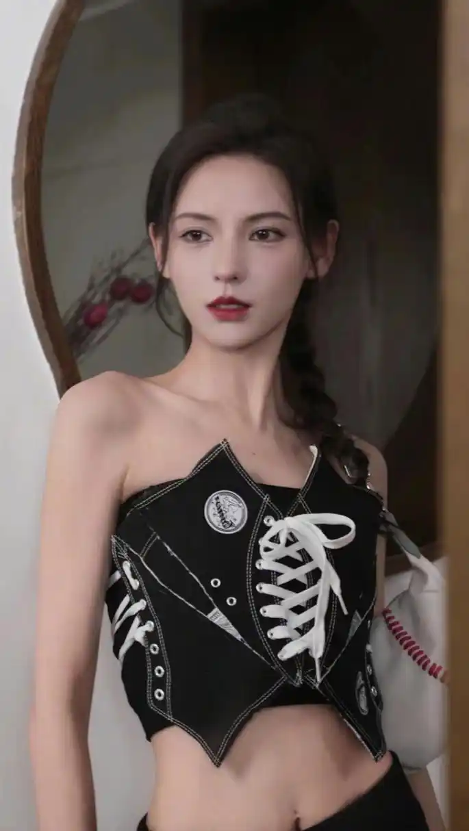 张予曦# 一袭板鞋面马甲,配黑色长裤,纤瘦高挑的身材,性感妖娆的