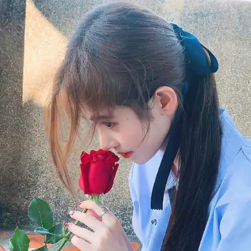 鞠婧祎适合做头像的美图