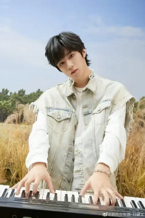 刘耀文0923生日快乐#是耀眼十足的全能少年,也有着超越年龄的成熟与