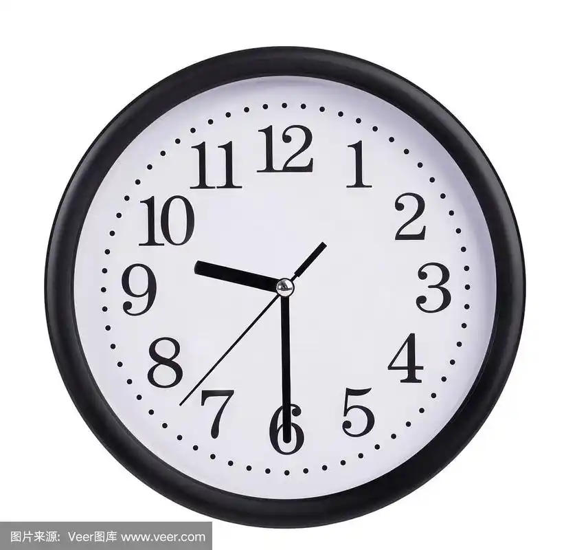 办公室时钟显示九点半