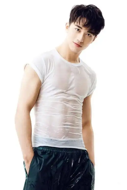 上瘾男主许魏洲撩衣秀腹肌最新超帅写真