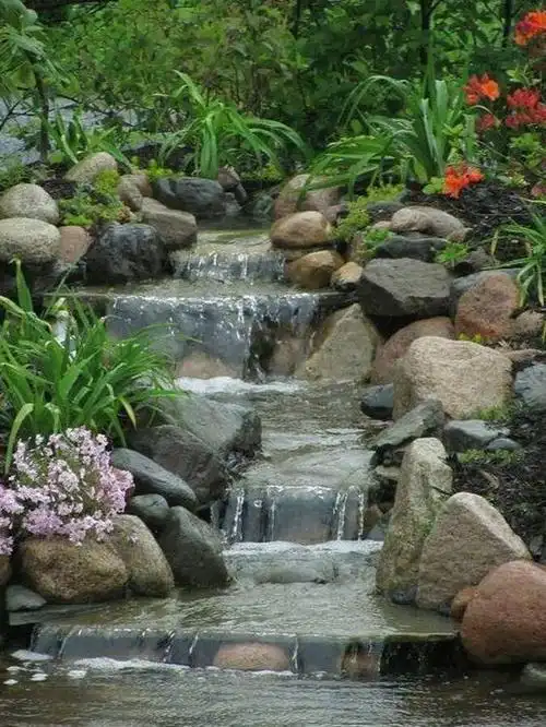庭院中如何打造人工溪流景观?把握这3点,让你的庭院更自然