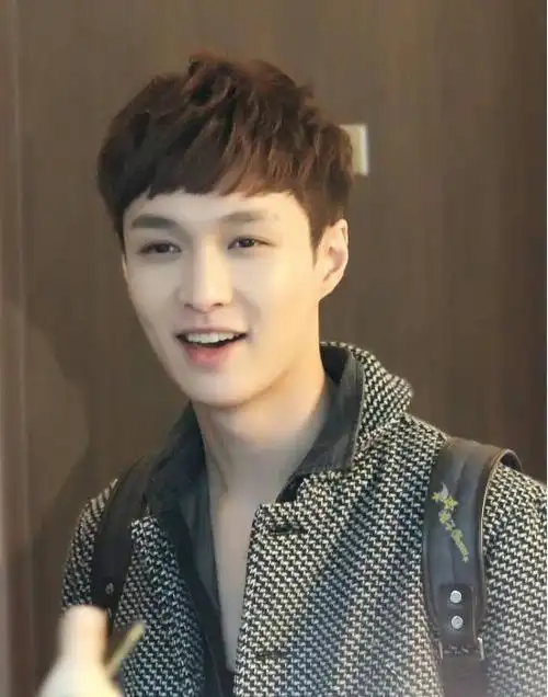 张艺兴不适合留寸头当他寸头照曝光后网友硬汉范十足