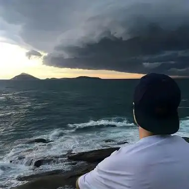 很有气势的背影男头超酷